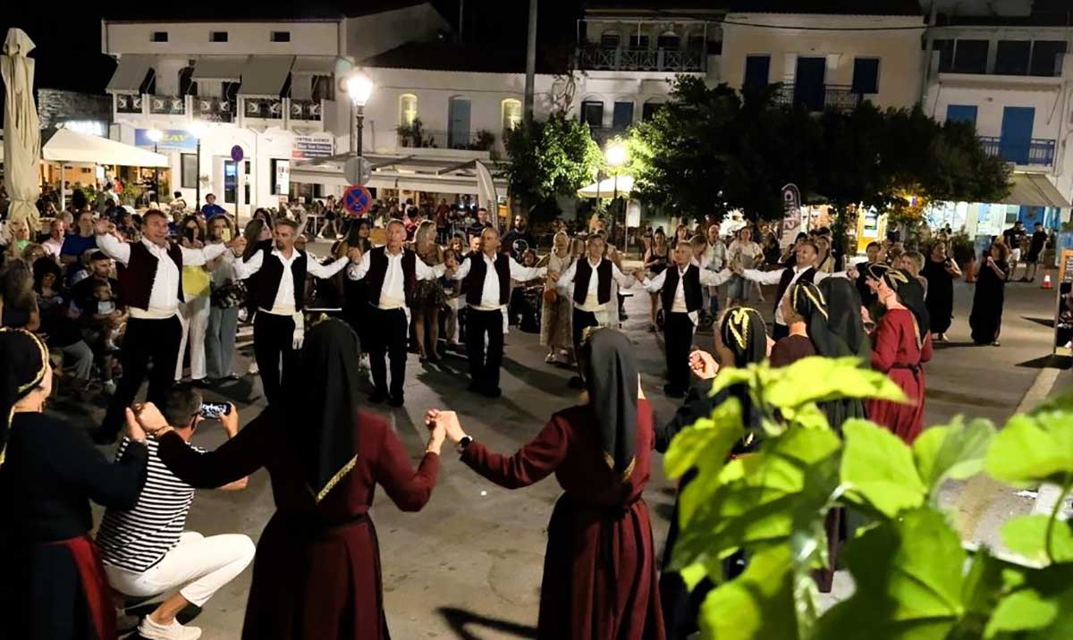 Το Χορευτικό του Δήμου Τρικκαίων σε φεστιβάλ στην Ικαρία