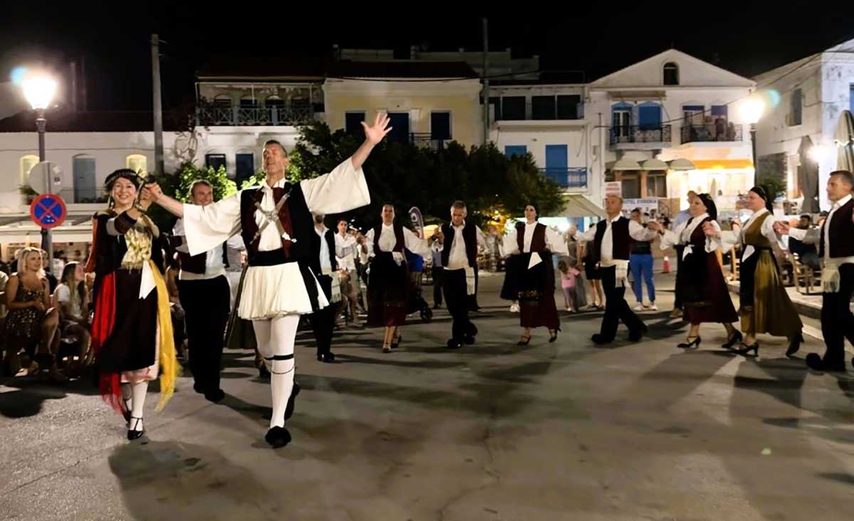 Το Χορευτικό του Δήμου Τρικκαίων σε φεστιβάλ στην Ικαρία