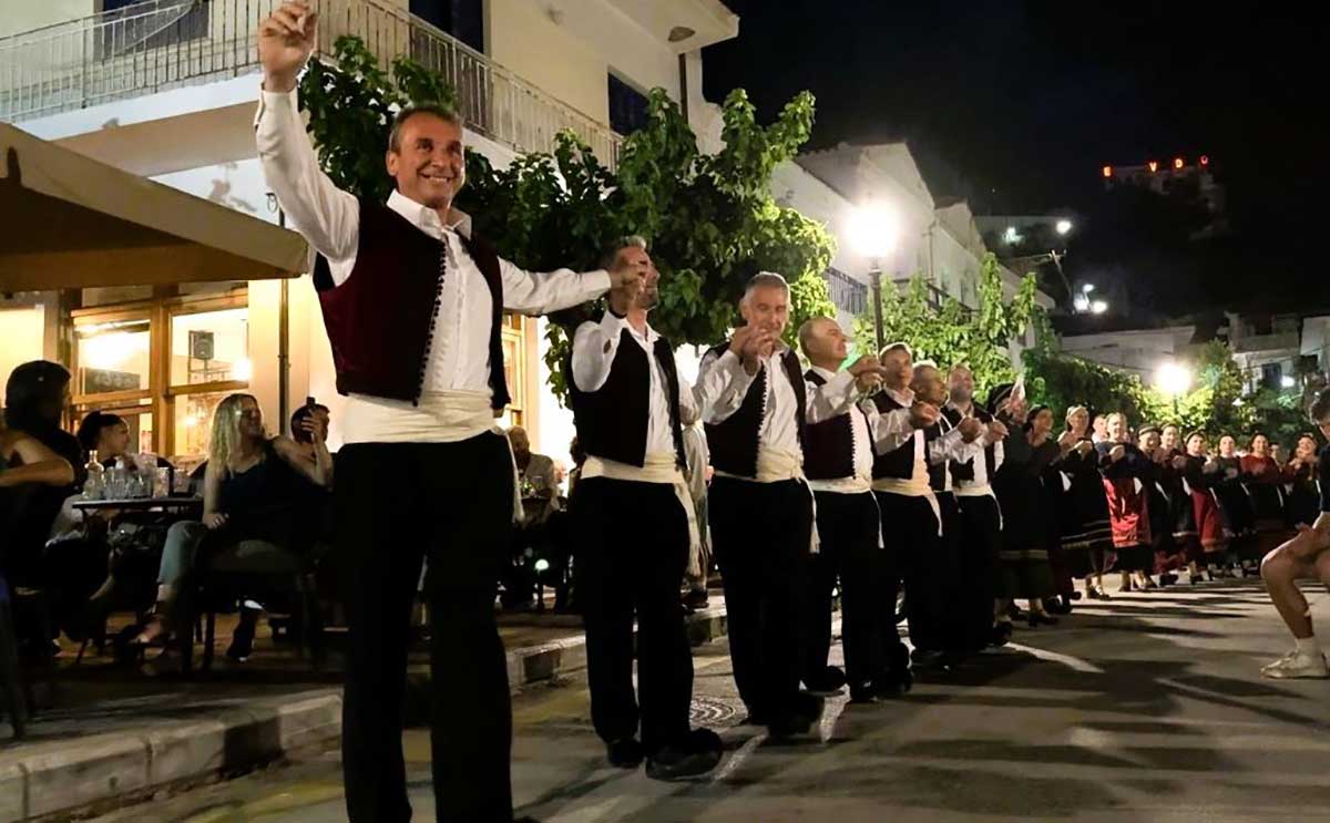 Το Χορευτικό του Δήμου Τρικκαίων σε φεστιβάλ στην Ικαρία