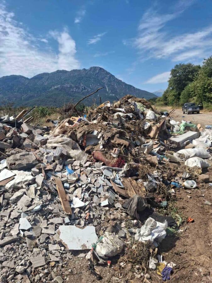 Πύλη: «Χωματερές αντί για Γεωπάρκο» – Σφοδρή επίθεση Μητρονάτσιου στον Μαράβα