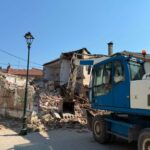 Ο Μερτσιώτης έπιασε δουλειά… γκρεμίζοντας