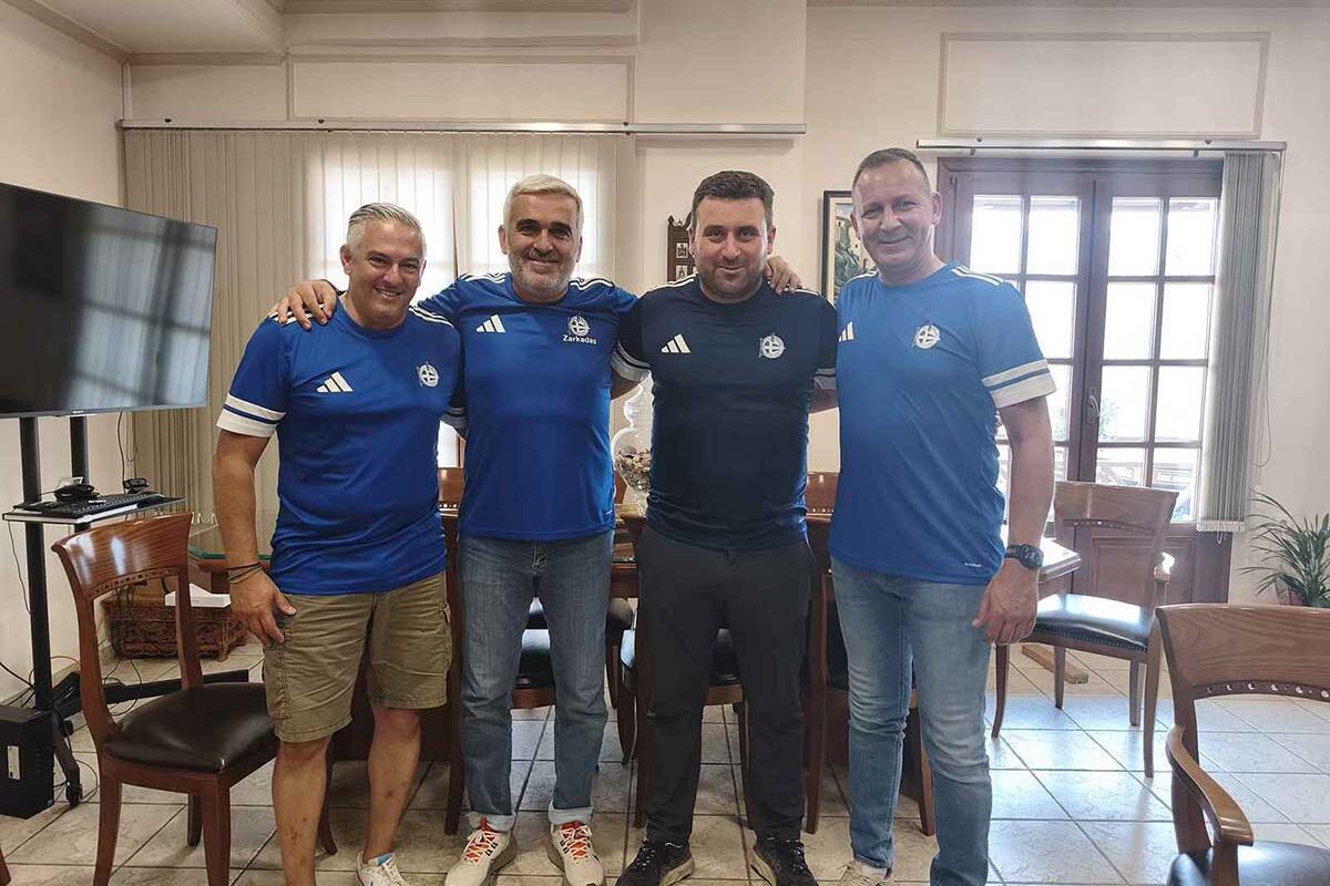 Ο Αβραμόπουλος φόρεσε τη φανέλα της FC Hellas Μονάχου