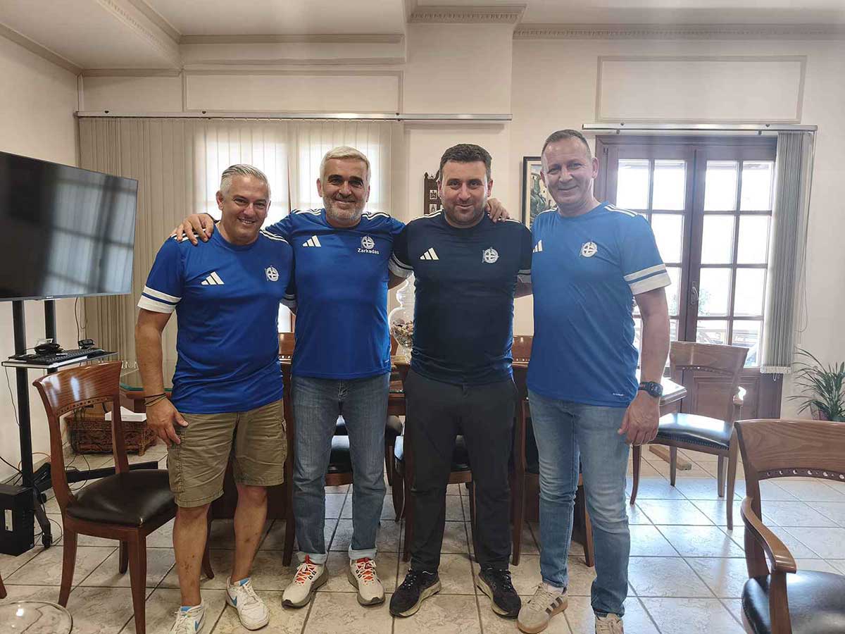 Ο Αβραμόπουλος φόρεσε τη φανέλα της FC Hellas Μονάχου