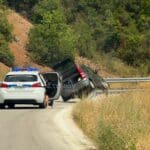 Τροχαίο στην Καλαμπάκα – ΙΧ «σκαρφάλωσε» στις μπάρες