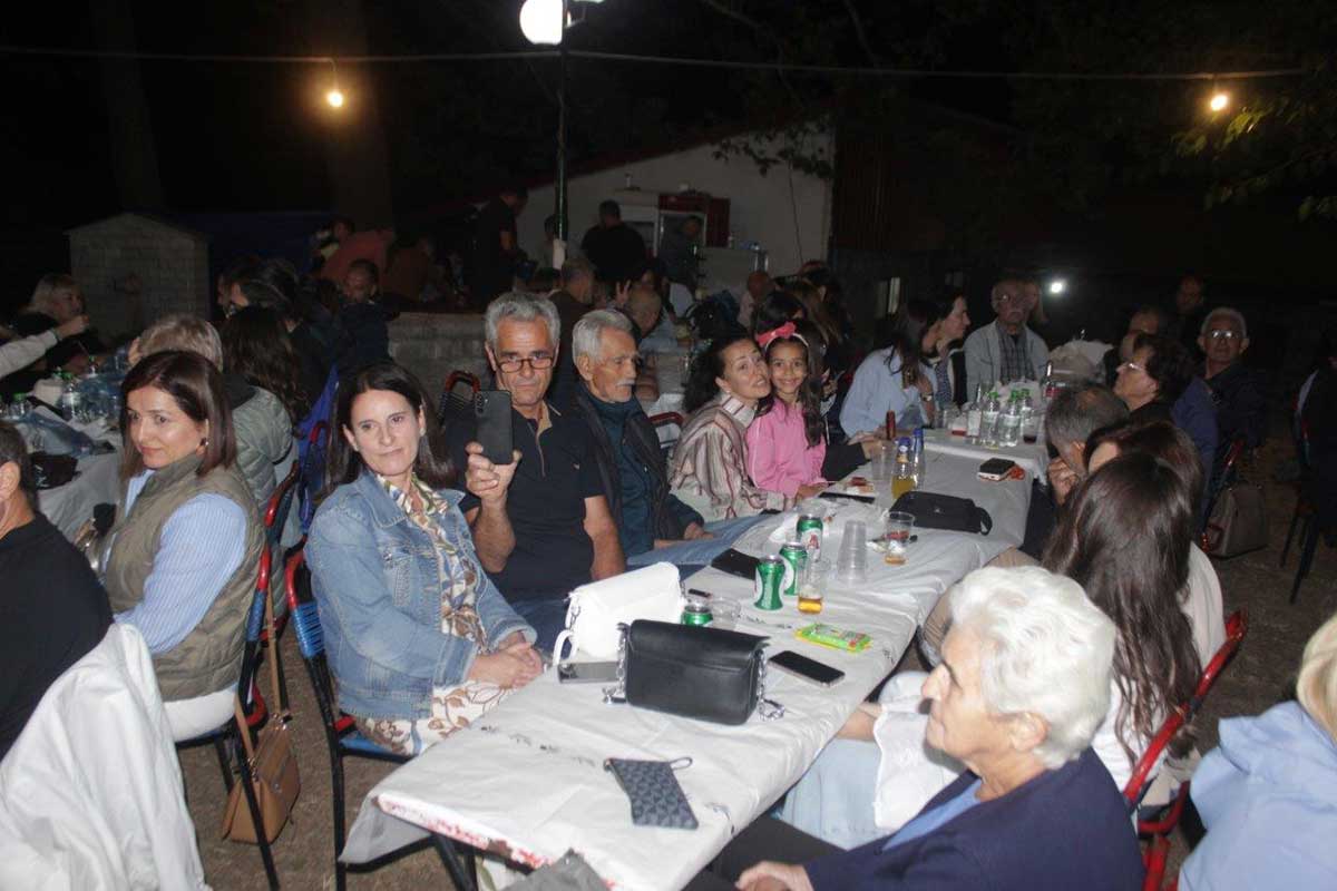 Πετροχώρι: Δημοτική βραδιά με πολύ κόσμο στην πλατεία