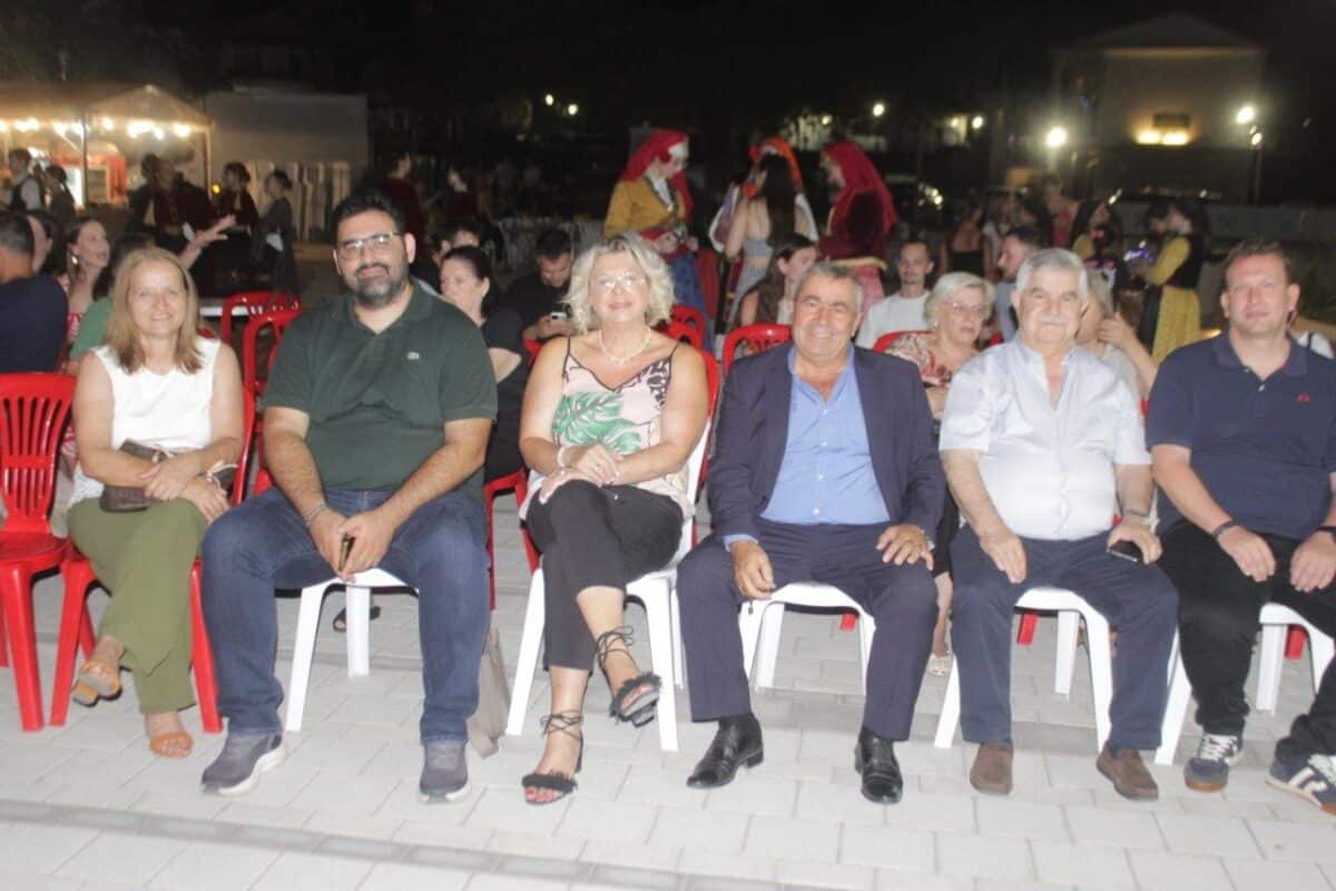 Παραδοσιακοί χοροί γέμισαν την πλατεία της Πύλης