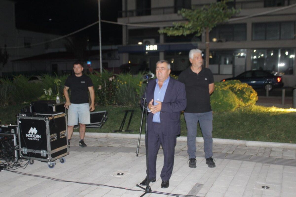 Παραδοσιακοί χοροί γέμισαν την πλατεία της Πύλης