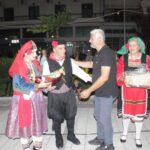 Παραδοσιακοί χοροί γέμισαν την πλατεία της Πύλης