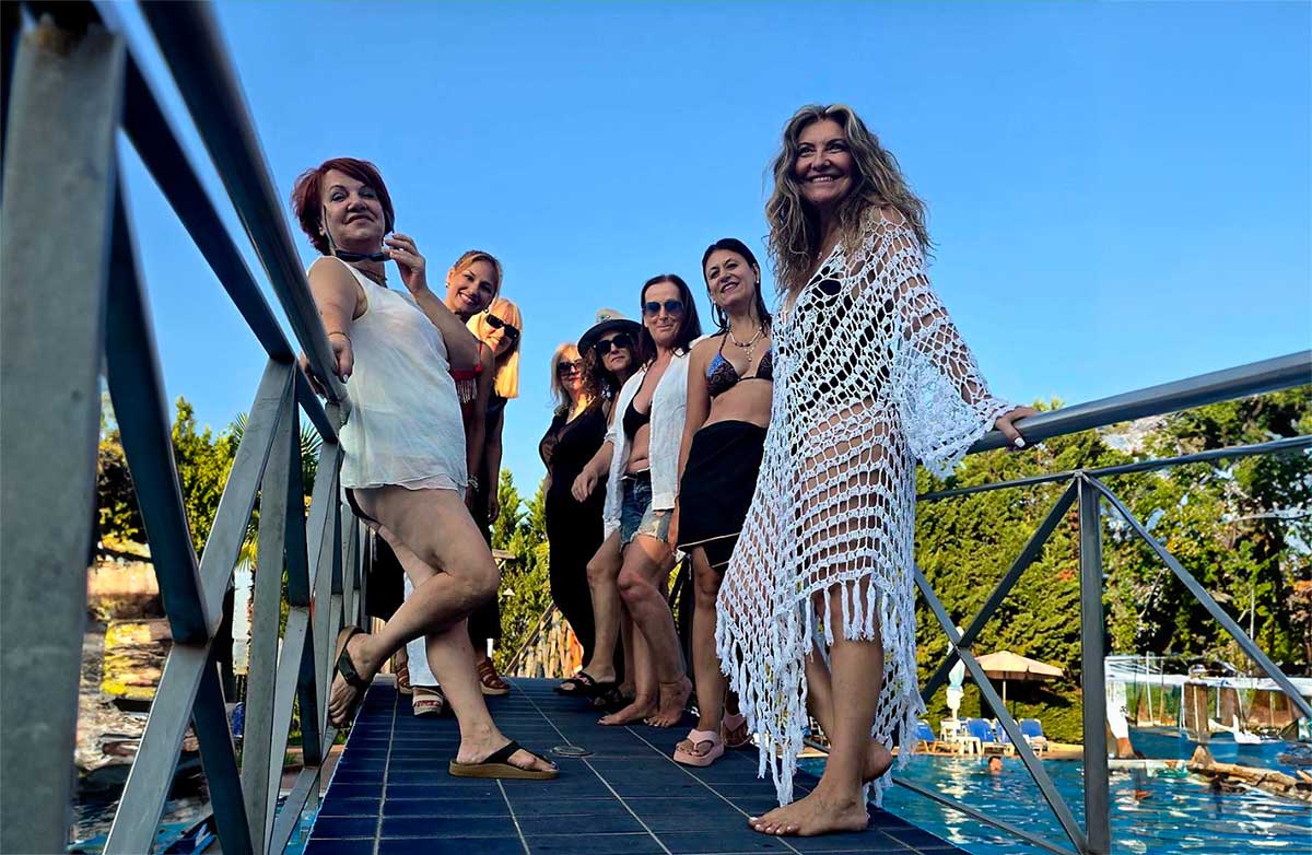 Τα «Μαριναρίσματα» βγήκαν… στην πισίνα για γενέθλια