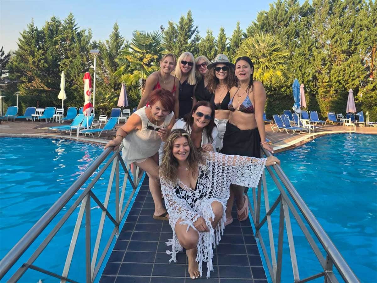 Τα «Μαριναρίσματα» βγήκαν… στην πισίνα για γενέθλια