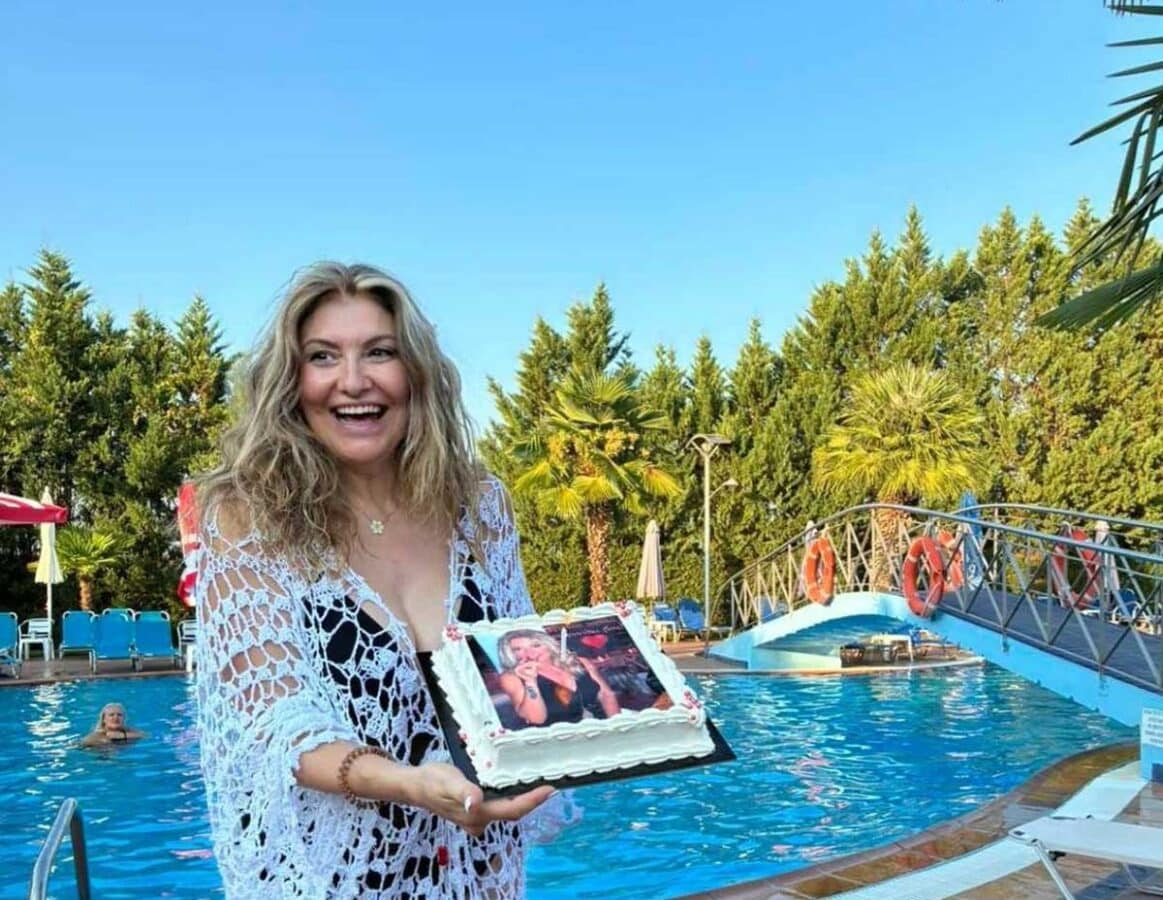 Τα «Μαριναρίσματα» βγήκαν… στην πισίνα για γενέθλια