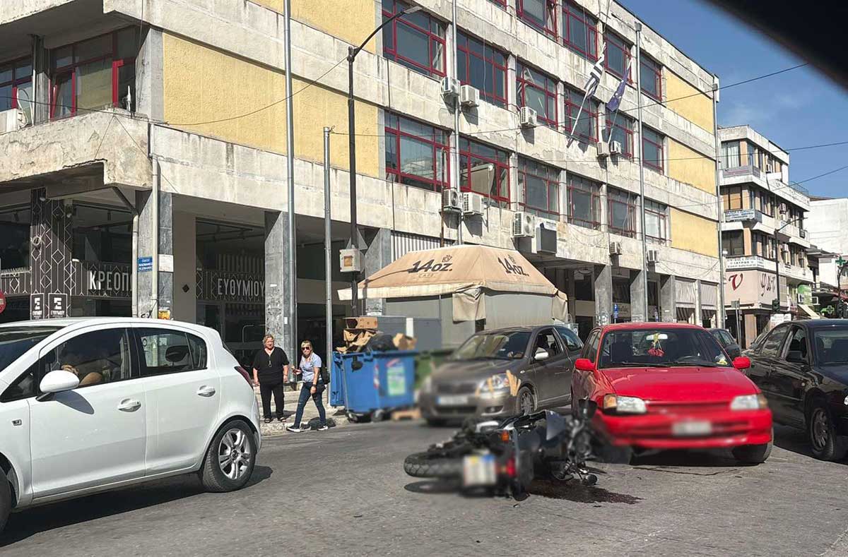 Τρίκαλα: Σύγκρουση ΙΧ με μηχανή στην Τσιτσάνη – Ένας τραυματίας