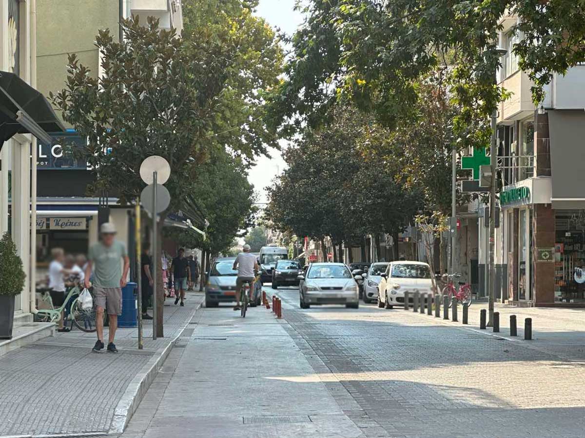 Τρίκαλα: Ο ποδηλατόδρομος της Καποδιστρίου σε ρόλο… λύσης ανάγκης