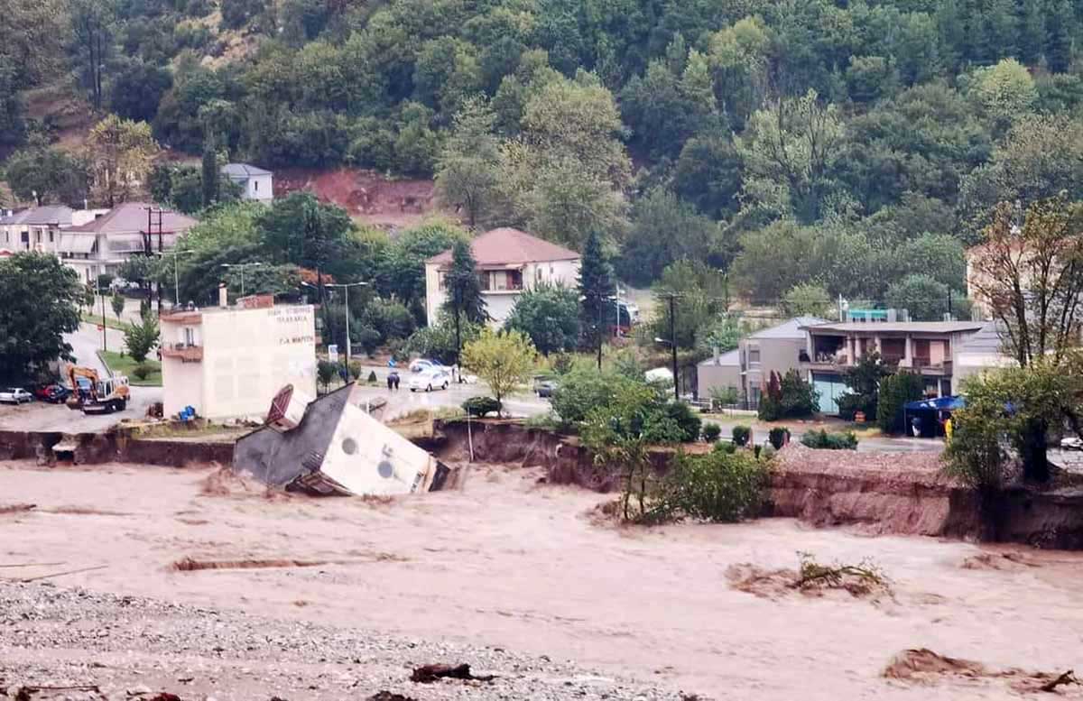 Μουζάκι: Κατεδαφίζονται επικίνδυνα κτίρια από τις πλημμύρες του 2023