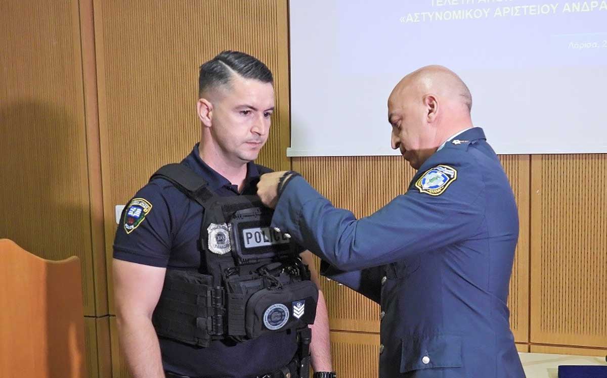 Αριστείο Ανδραγαθίας σε αστυνομικό που τραυματίστηκε από πυρά
