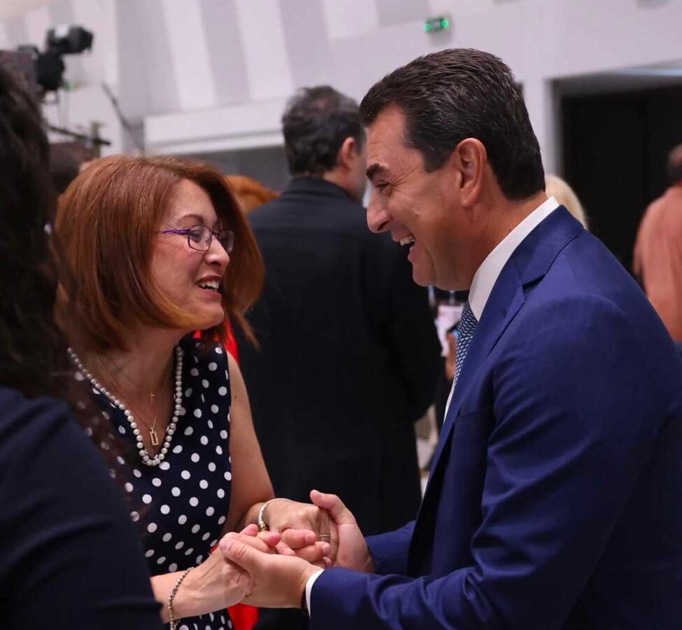 Σκρέκας στη ΔΕΘ: Δεν προλάβαινε τις χειραψίες