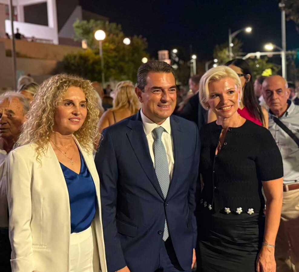 Σκρέκας στη ΔΕΘ: Δεν προλάβαινε τις χειραψίες