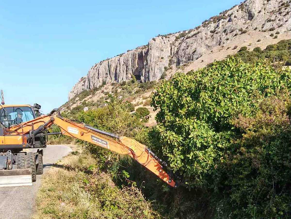 Καθαρισμός ρεμάτων σε Θεόπετρα και Καστράκι