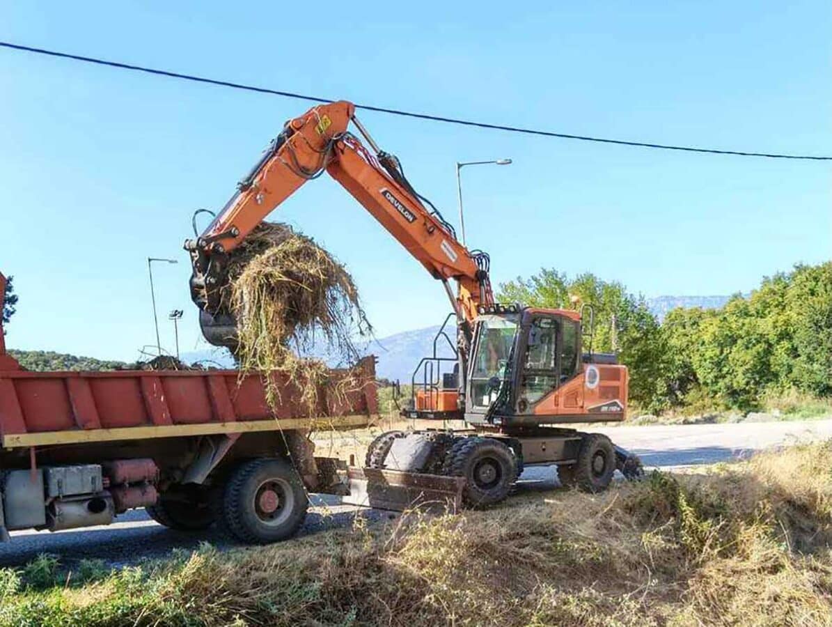 Καθαρισμός ρεμάτων σε Θεόπετρα και Καστράκι