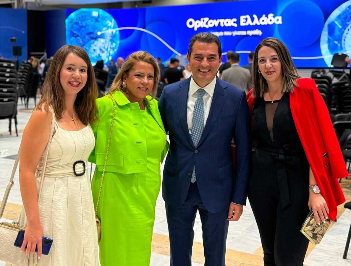 Σκρέκας στη ΔΕΘ: Δεν προλάβαινε τις χειραψίες