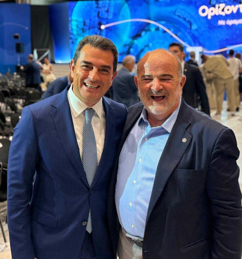 Σκρέκας στη ΔΕΘ: Δεν προλάβαινε τις χειραψίες