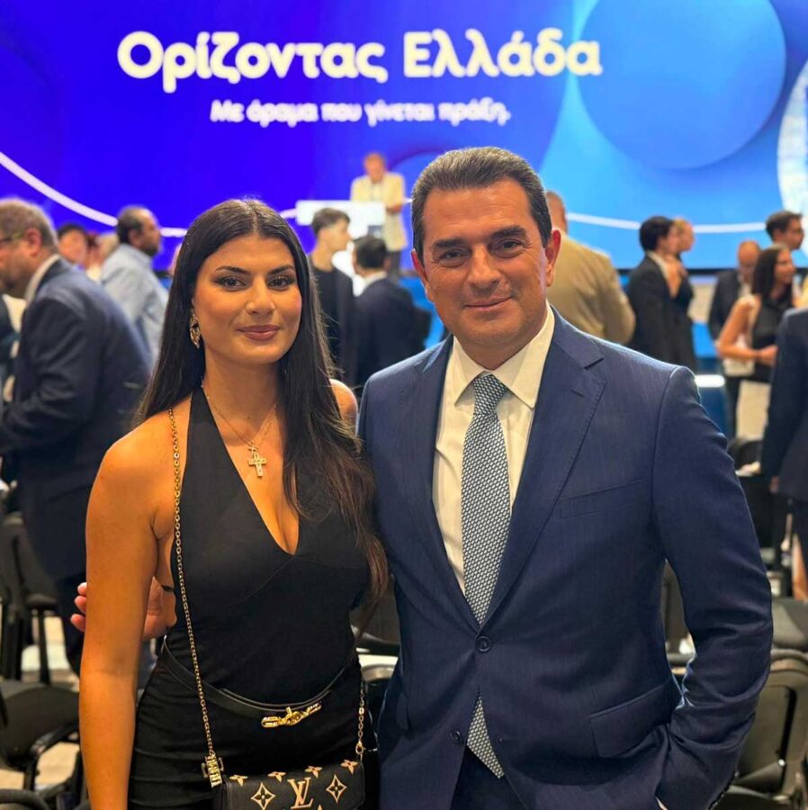 Σκρέκας στη ΔΕΘ: Δεν προλάβαινε τις χειραψίες