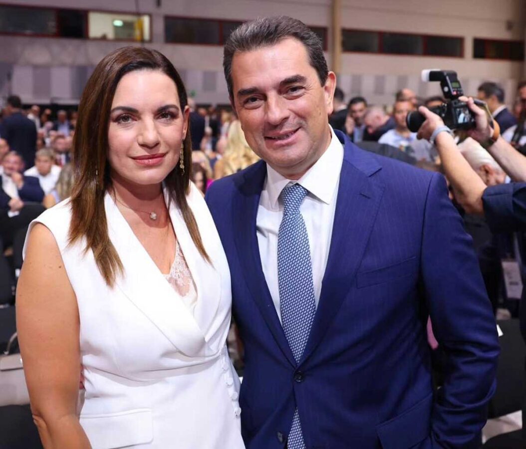 Σκρέκας στη ΔΕΘ: Δεν προλάβαινε τις χειραψίες