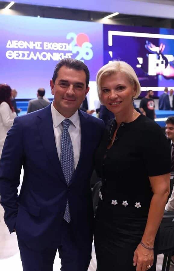 Σκρέκας στη ΔΕΘ: Δεν προλάβαινε τις χειραψίες