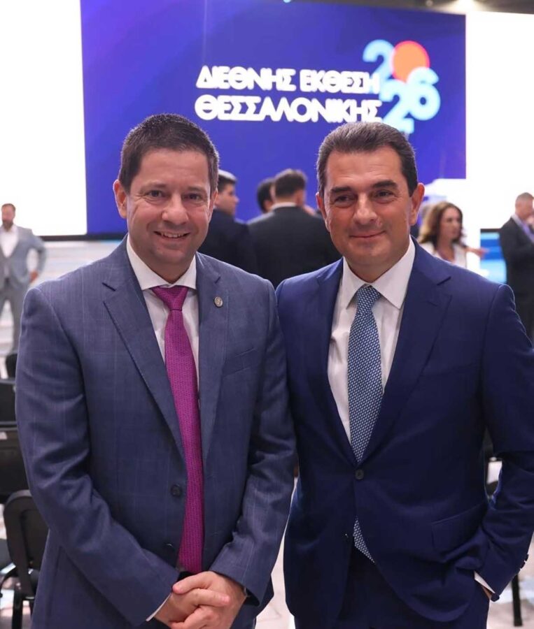 Σκρέκας στη ΔΕΘ: Δεν προλάβαινε τις χειραψίες