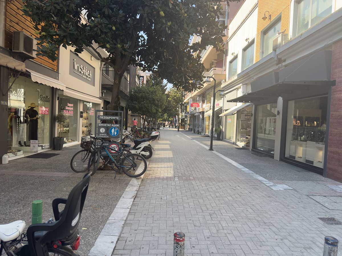 Τρίκαλα: Η Τροχαία βγήκε στους πεζόδρομους