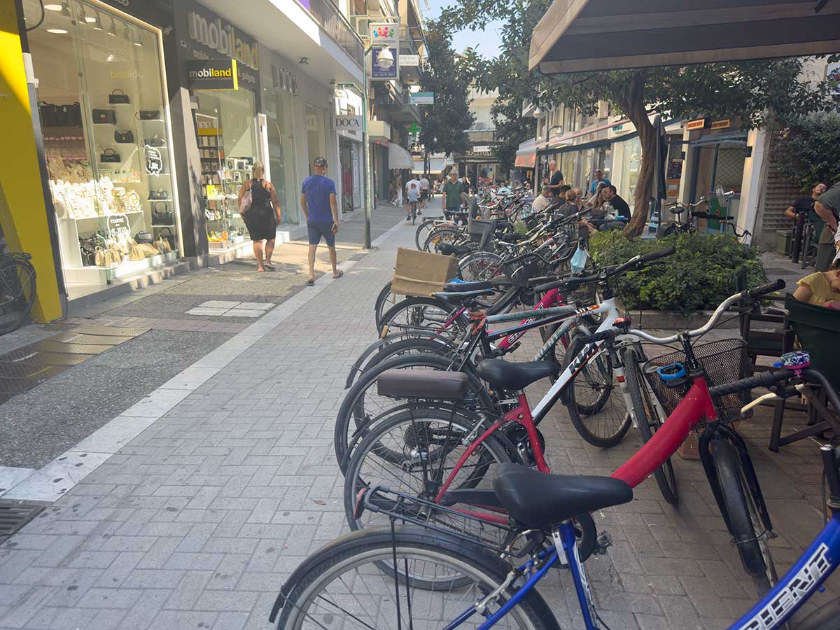 Τρίκαλα: Η Τροχαία βγήκε στους πεζόδρομους