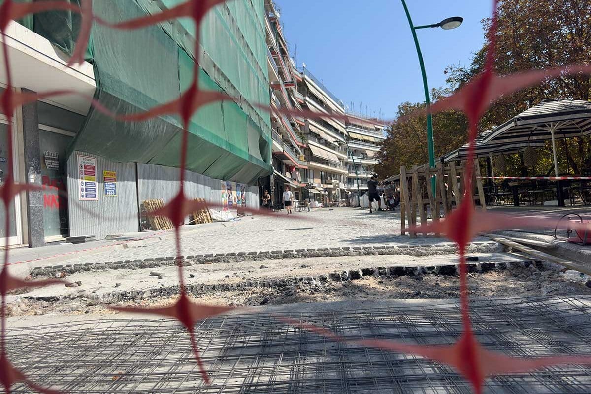 Έργα στην Αμαλίας: Συνεχίζεται η ταλαιπωρία