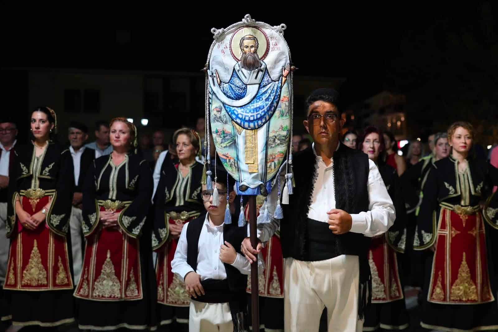 Καλαμπάκα: Πλήθος πιστών στη λιτανεία του Αγίου Βησσαρίωνος