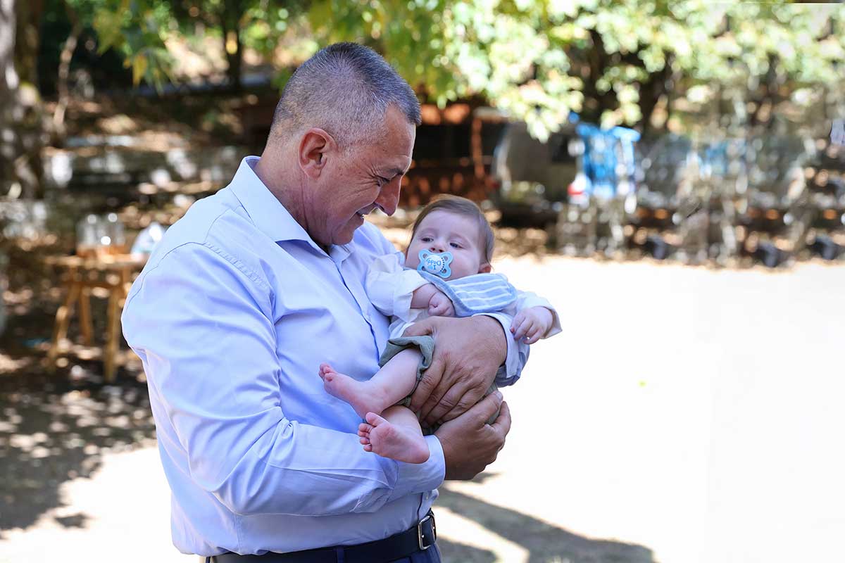 Σε στενό κύκλο η βάπτιση, σε ευρεία κυκλοφορία το δελτίο