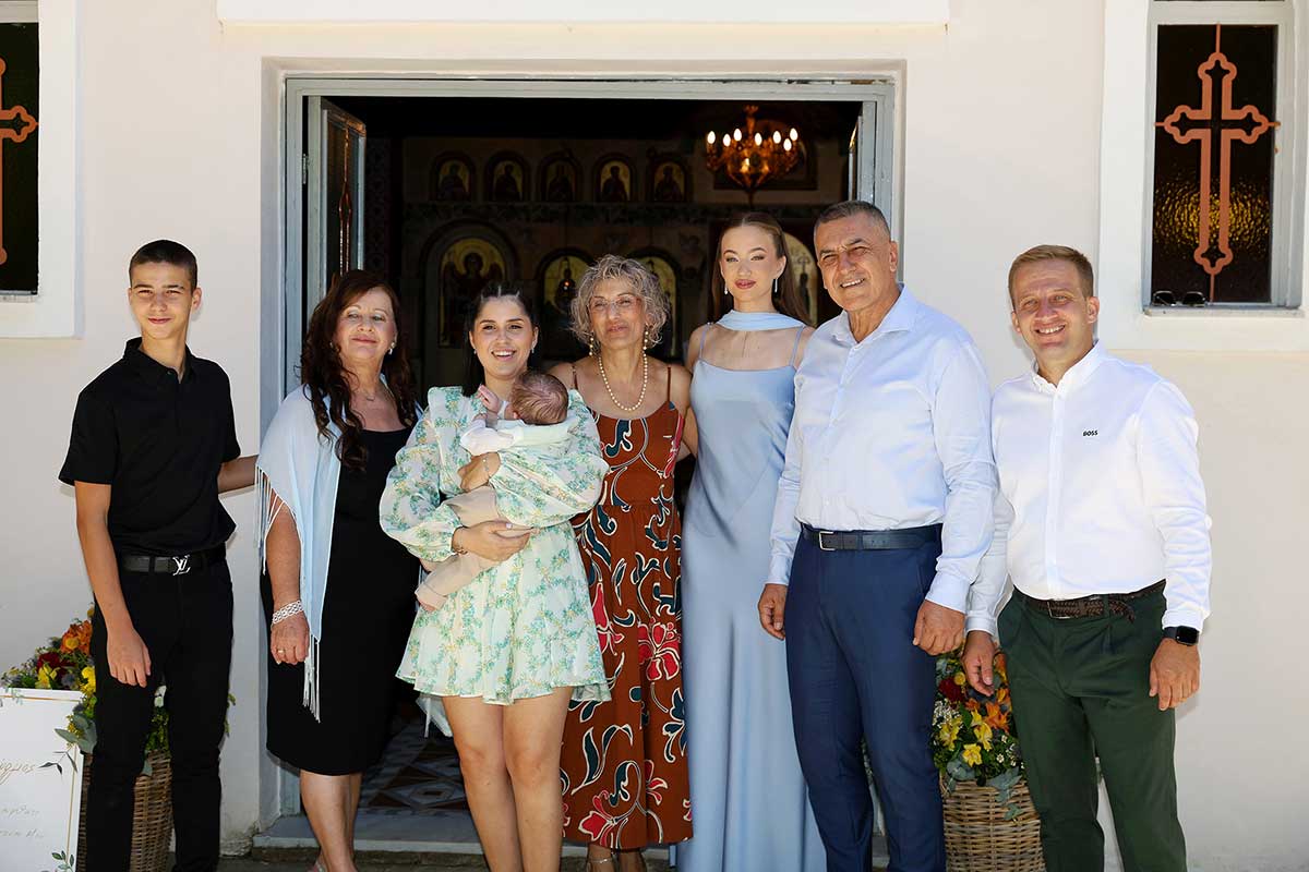 Σε στενό κύκλο η βάπτιση, σε ευρεία κυκλοφορία το δελτίο
