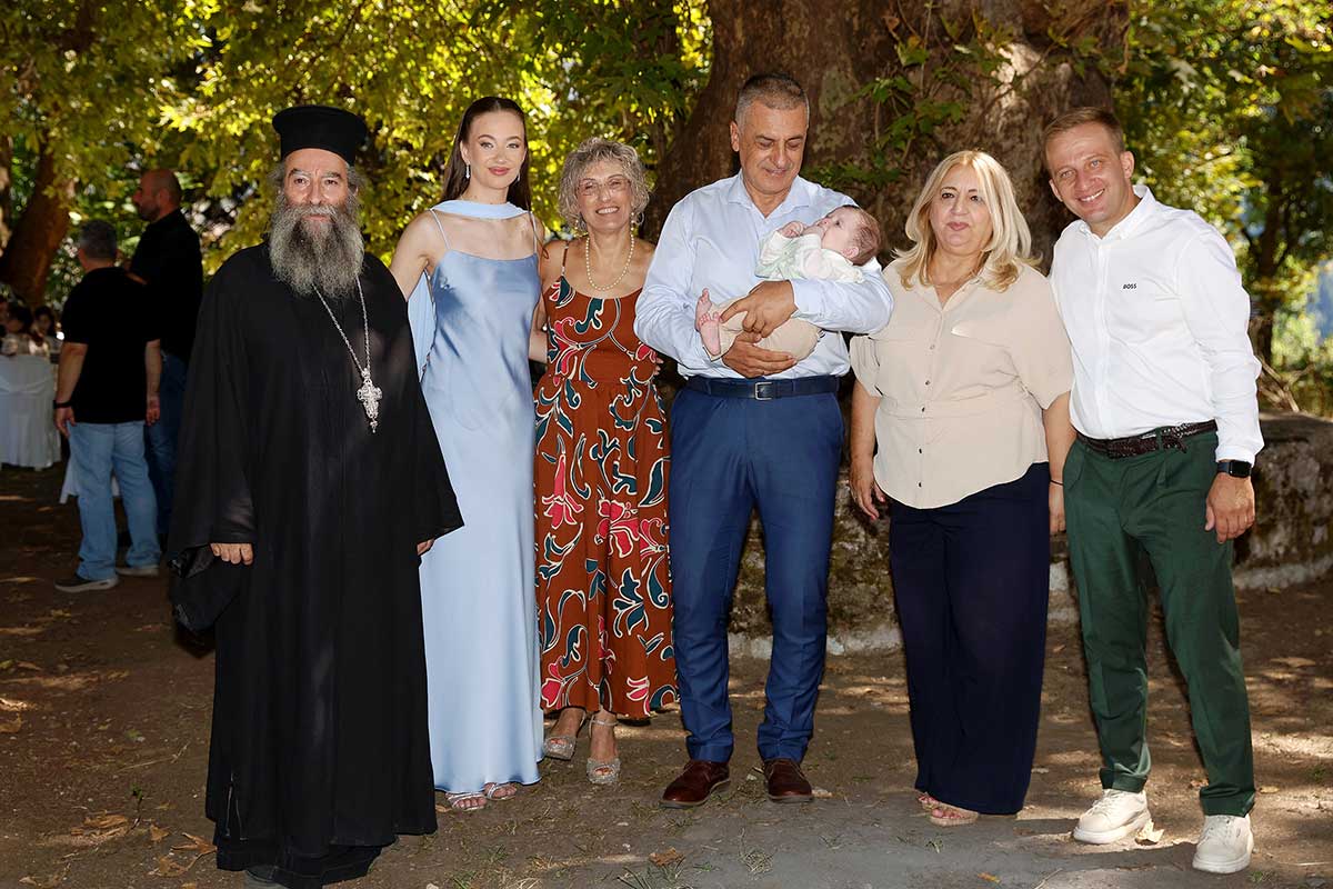 Σε στενό κύκλο η βάπτιση, σε ευρεία κυκλοφορία το δελτίο