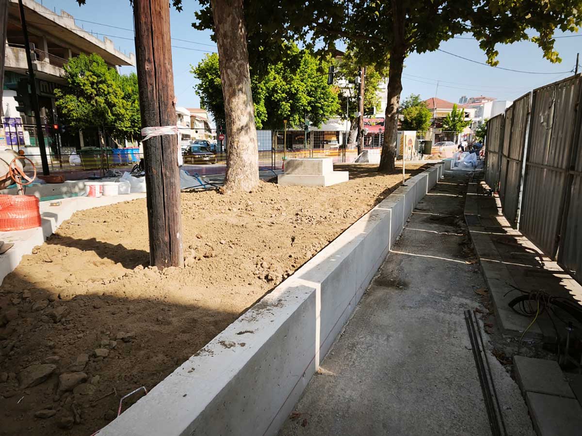 Τρίκαλα: Η πλατεία τρέχει, η πόλη μένει εργοτάξιο