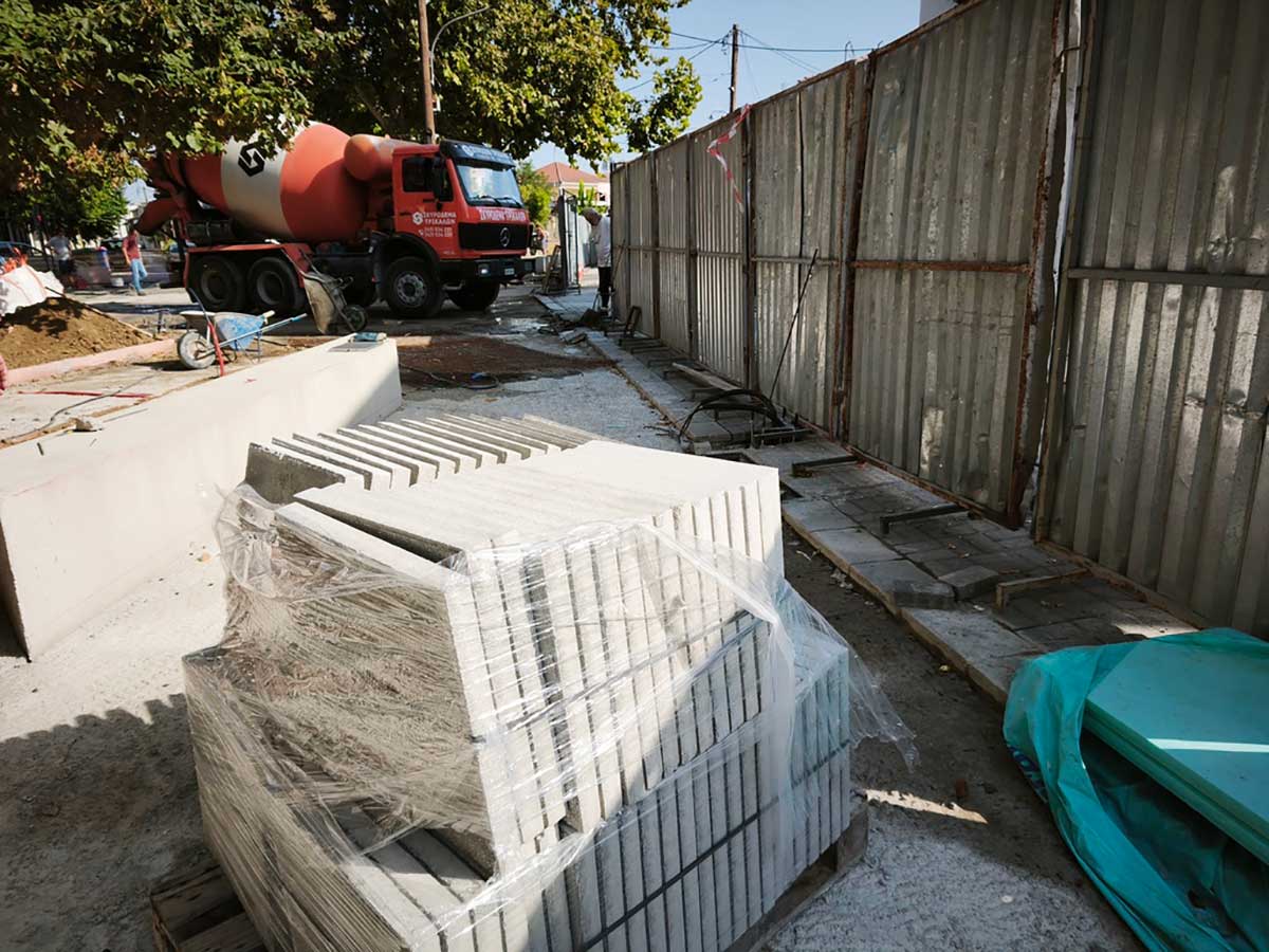 Τρίκαλα: Η πλατεία τρέχει, η πόλη μένει εργοτάξιο