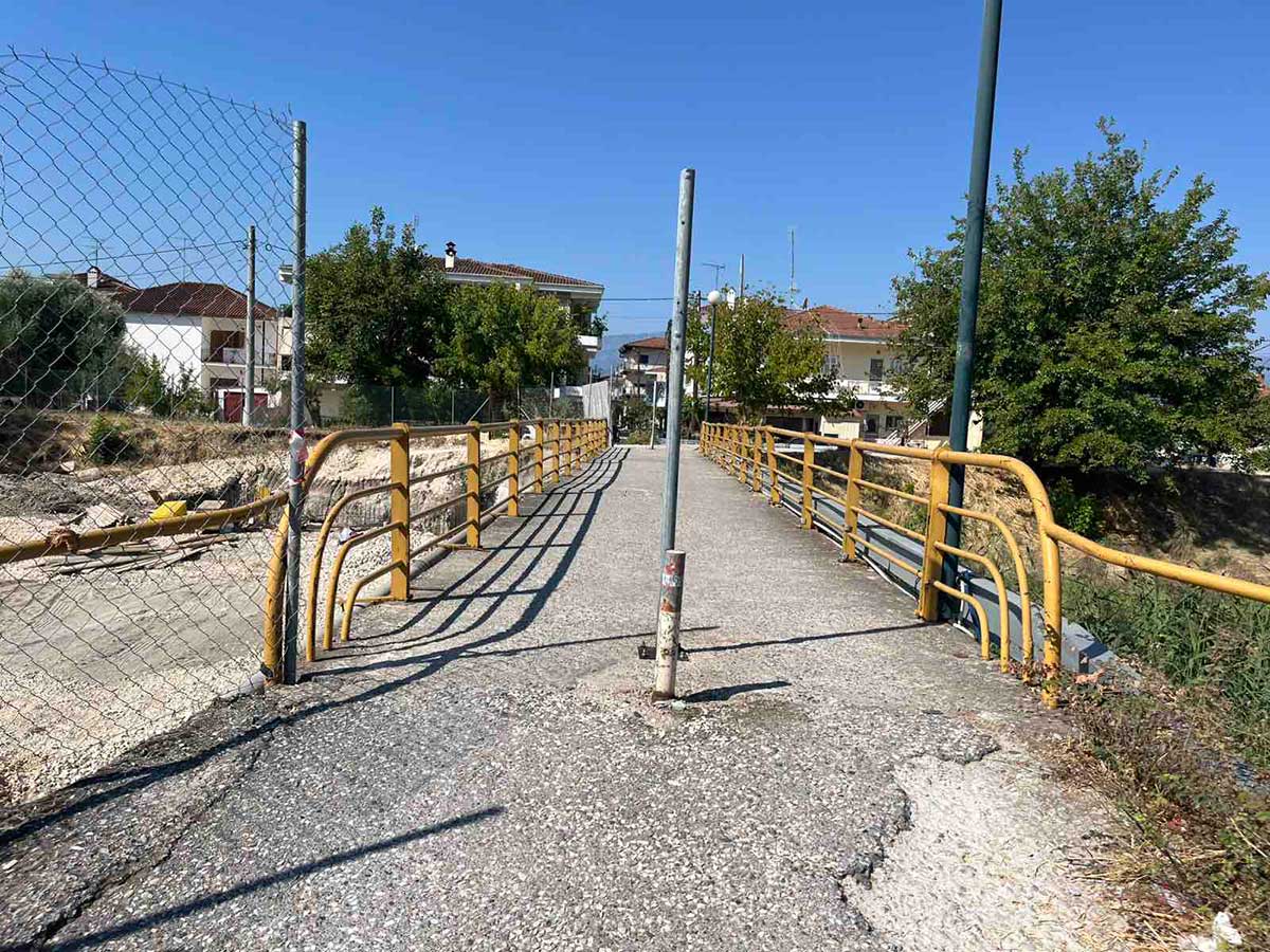 Προχωρούν οι εργασίες σε δύο πεζογέφυρες των Τρικάλων