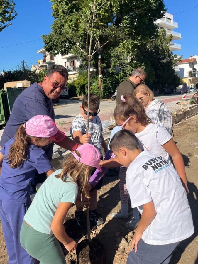Μαθητές φύτεψαν δέντρα δίπλα στον Ληθαίο