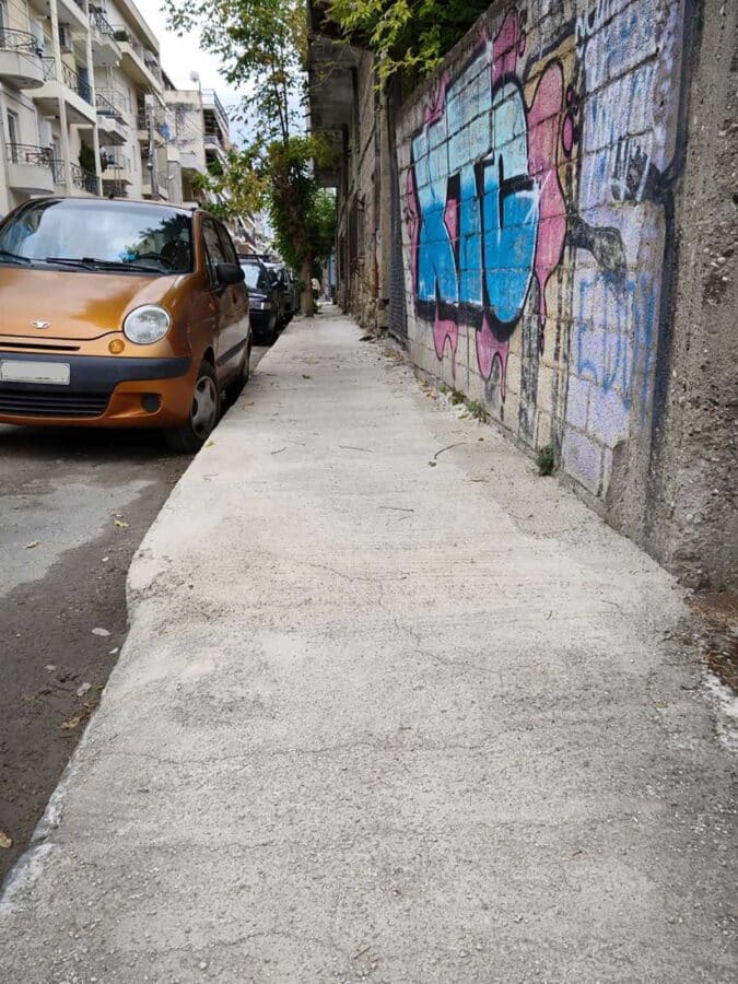 Παρεμβάσεις σε πεζοδρόμια και κράσπεδα στα Τρίκαλα