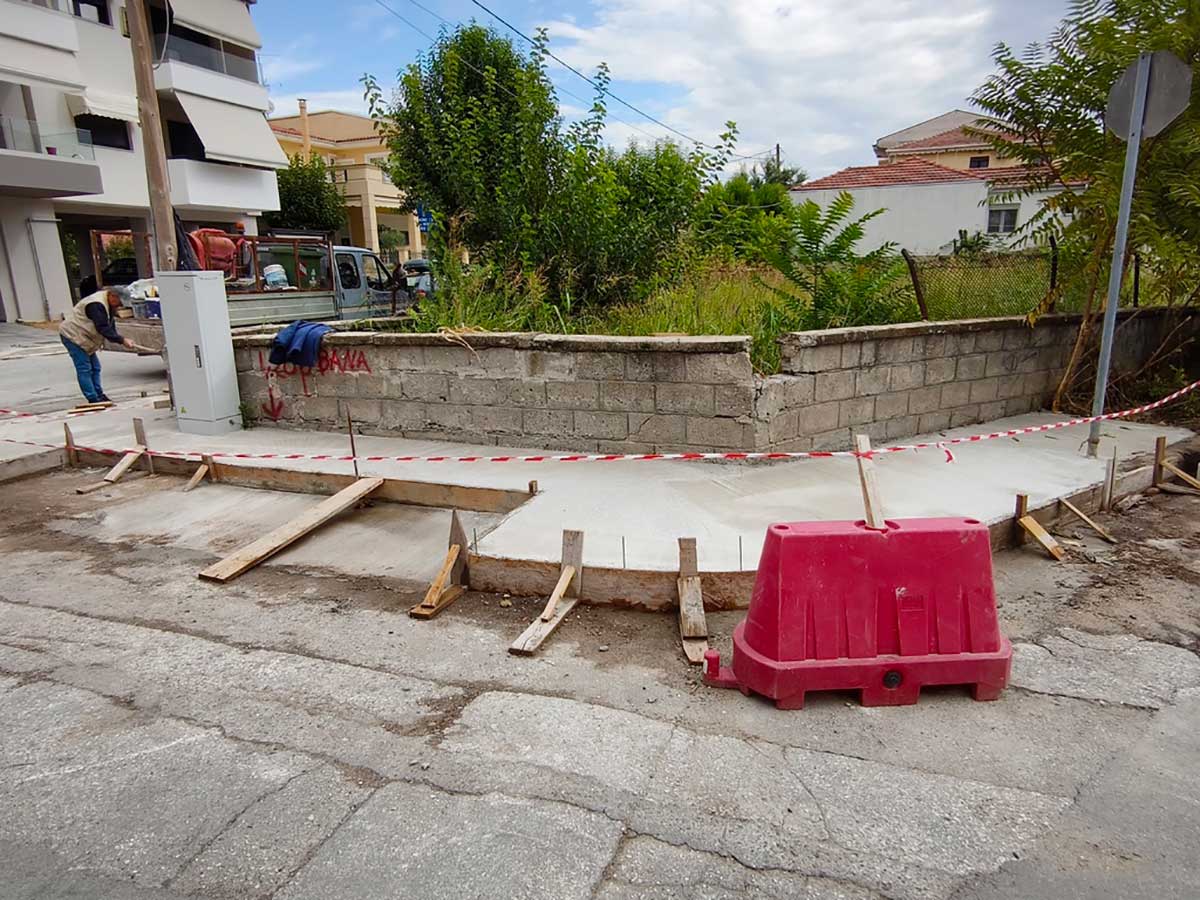 Παρεμβάσεις σε πεζοδρόμια και κράσπεδα στα Τρίκαλα
