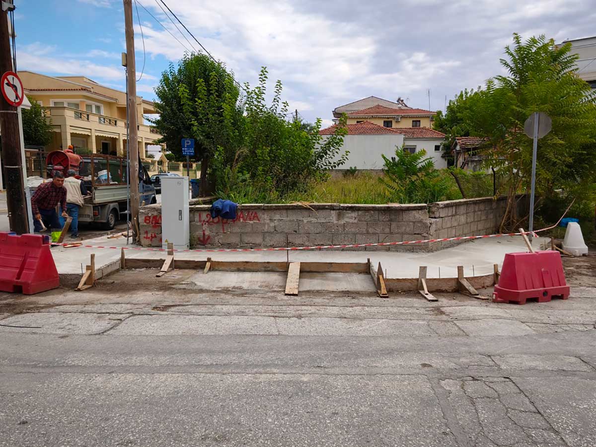 Παρεμβάσεις σε πεζοδρόμια και κράσπεδα στα Τρίκαλα