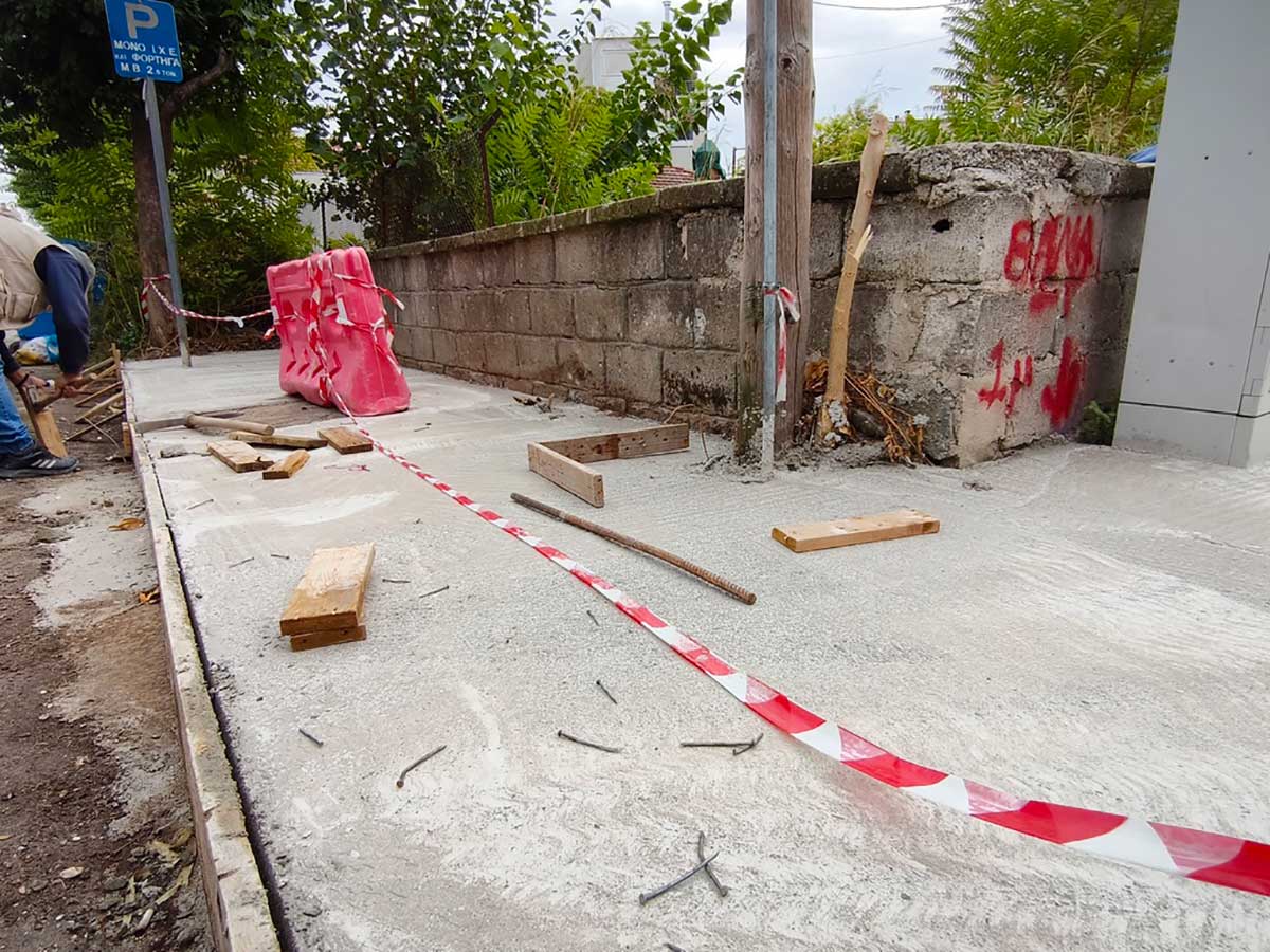 Παρεμβάσεις σε πεζοδρόμια και κράσπεδα στα Τρίκαλα