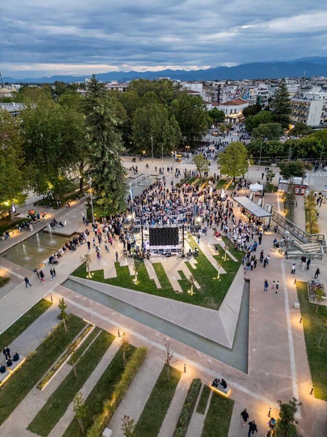Πλατεία Τρικάλων: Ο Δήμαρχος που έβαλε τάξη
