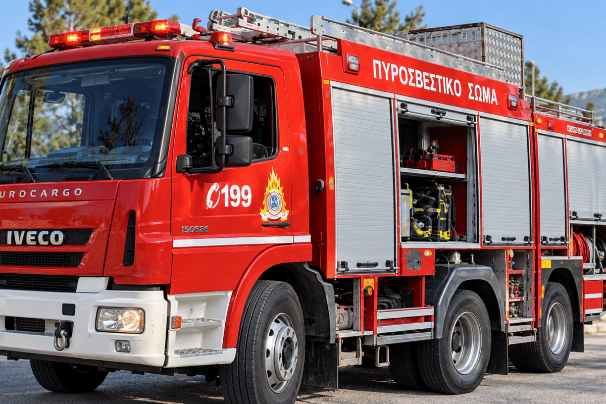 Φωτιά στο 3ο Γυμνάσιο Τρικάλων – Τρία οχήματα στο σημείο