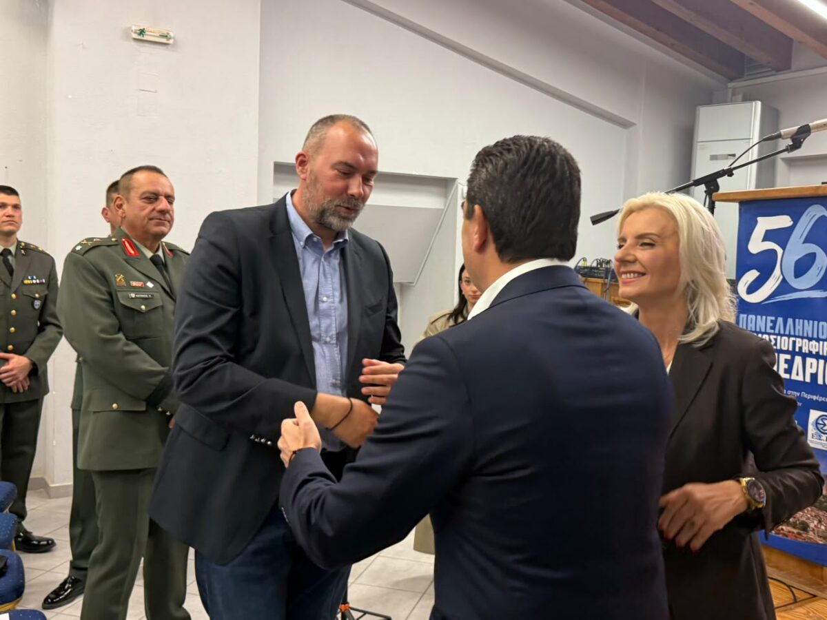 Σκρέκας στην Καλαμπάκα: Στήριξη στον περιφερειακό Τύπο