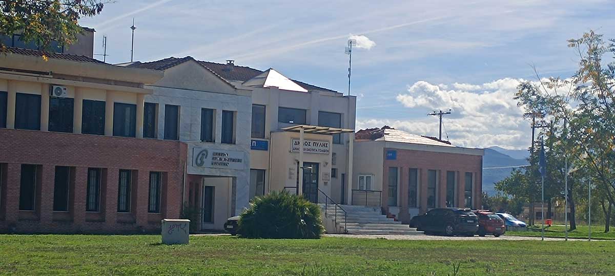 Λυγαριά: Καταγγελία για σκεπή που έμεινε στη μέση