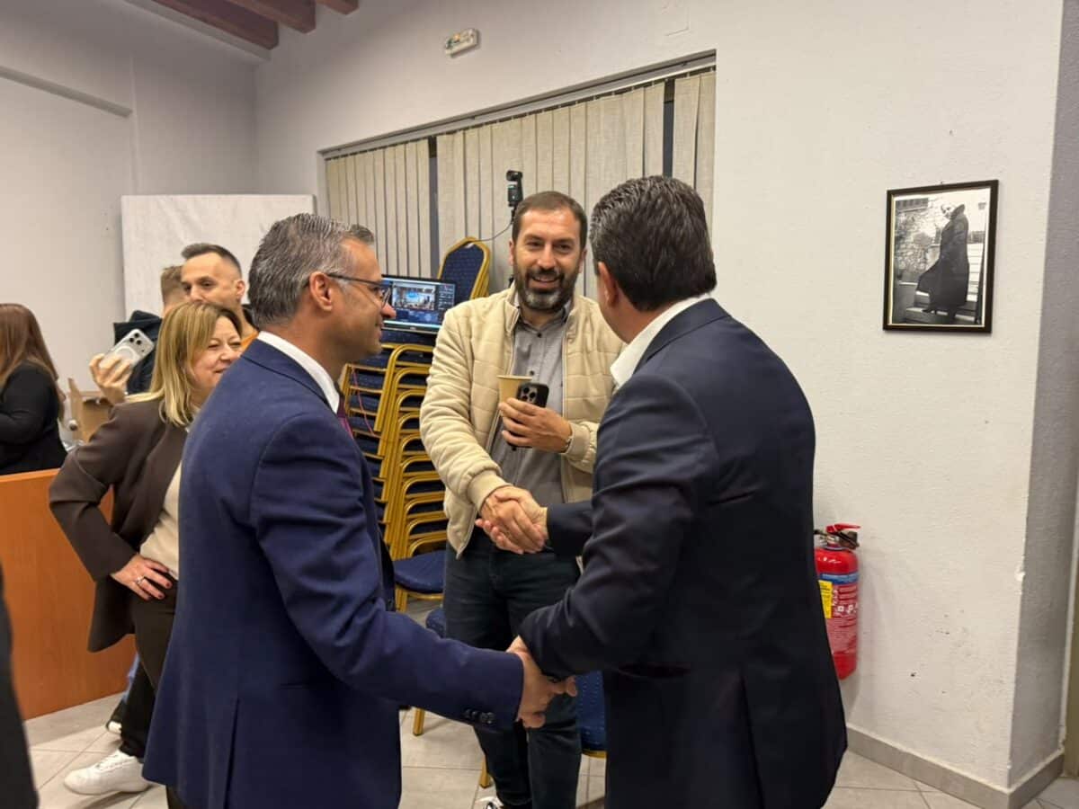 Σκρέκας στην Καλαμπάκα: Στήριξη στον περιφερειακό Τύπο