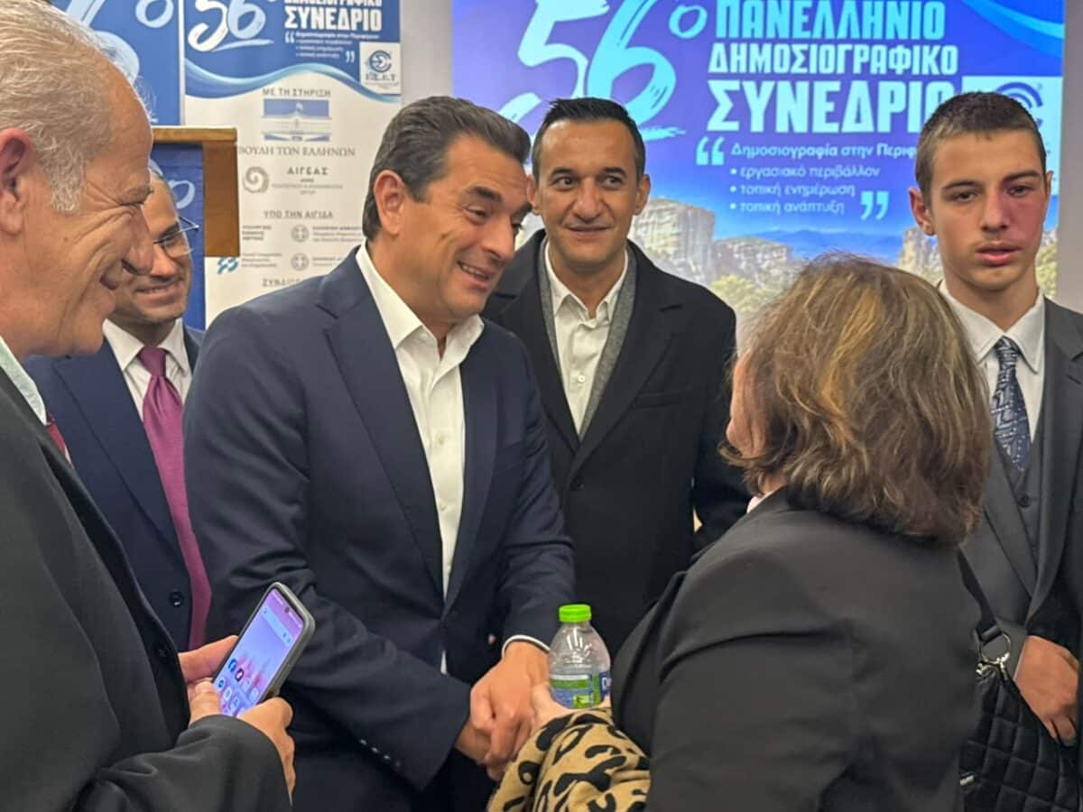 Σκρέκας στην Καλαμπάκα: Στήριξη στον περιφερειακό Τύπο